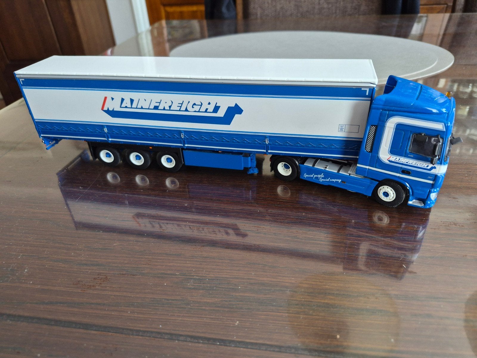 WSI DAF Mainfreight vrachtwagen, Hobby en Vrije tijd, Modelbouw | Auto's en Voertuigen, Ophalen of Verzenden