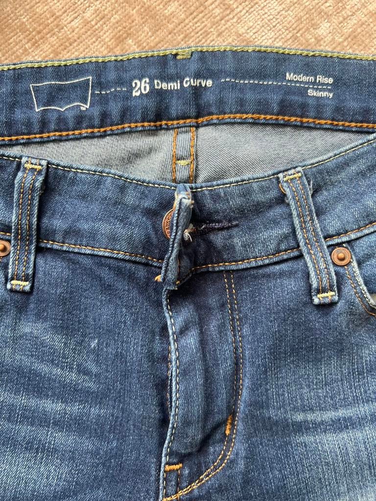 W26 L32 levis jeans spijkerbroek merkkleding merken jeans, Kleding | Dames, Ophalen of Verzenden, Zo goed als nieuw, Blauw, W27 (confectie 34) of kleiner