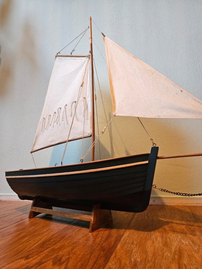 Handgemaakte Gaffelsloep Modelboot met Linnen Zeilen, Ophalen, Zo goed als nieuw, Groter dan 1:32, Overige merken