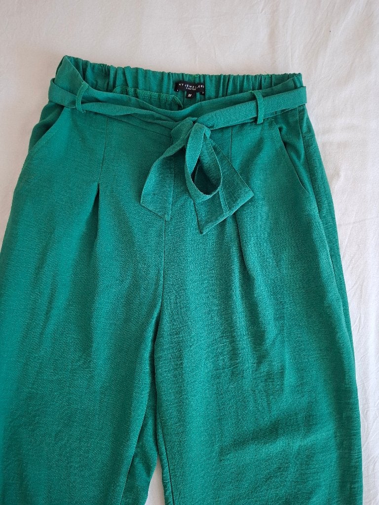 Leuke groene broek met strik maat M My Jewellery, Maat 38/40 (M), My Jewellery, Ophalen of Verzenden, Zo goed als nieuw