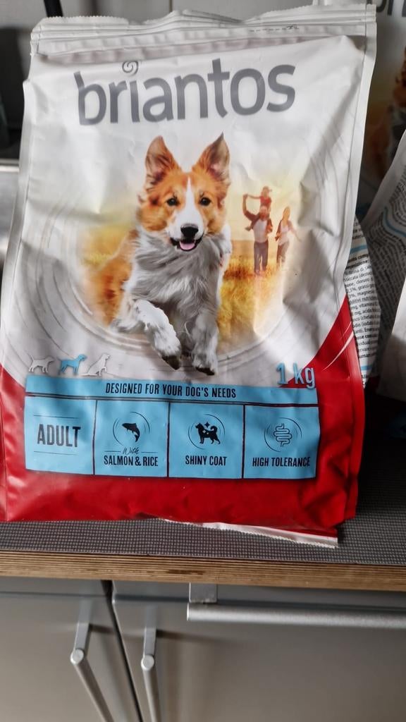 Te koop 4 zakken hondenvoer  merk briantos, Ophalen, Hond