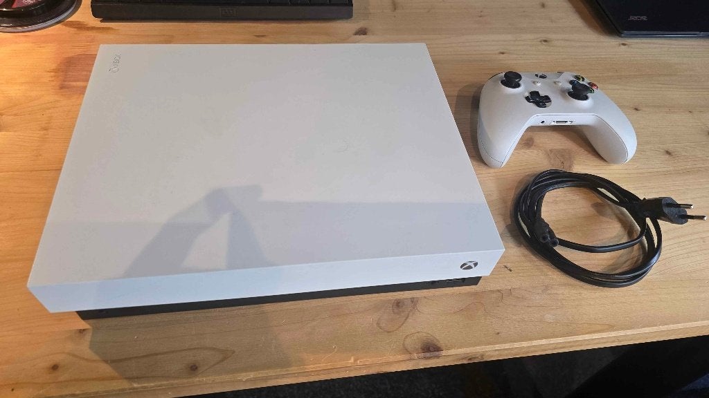 Xbox One X met controller, Ophalen, Zo goed als nieuw, 1 TB, Met 1 controller