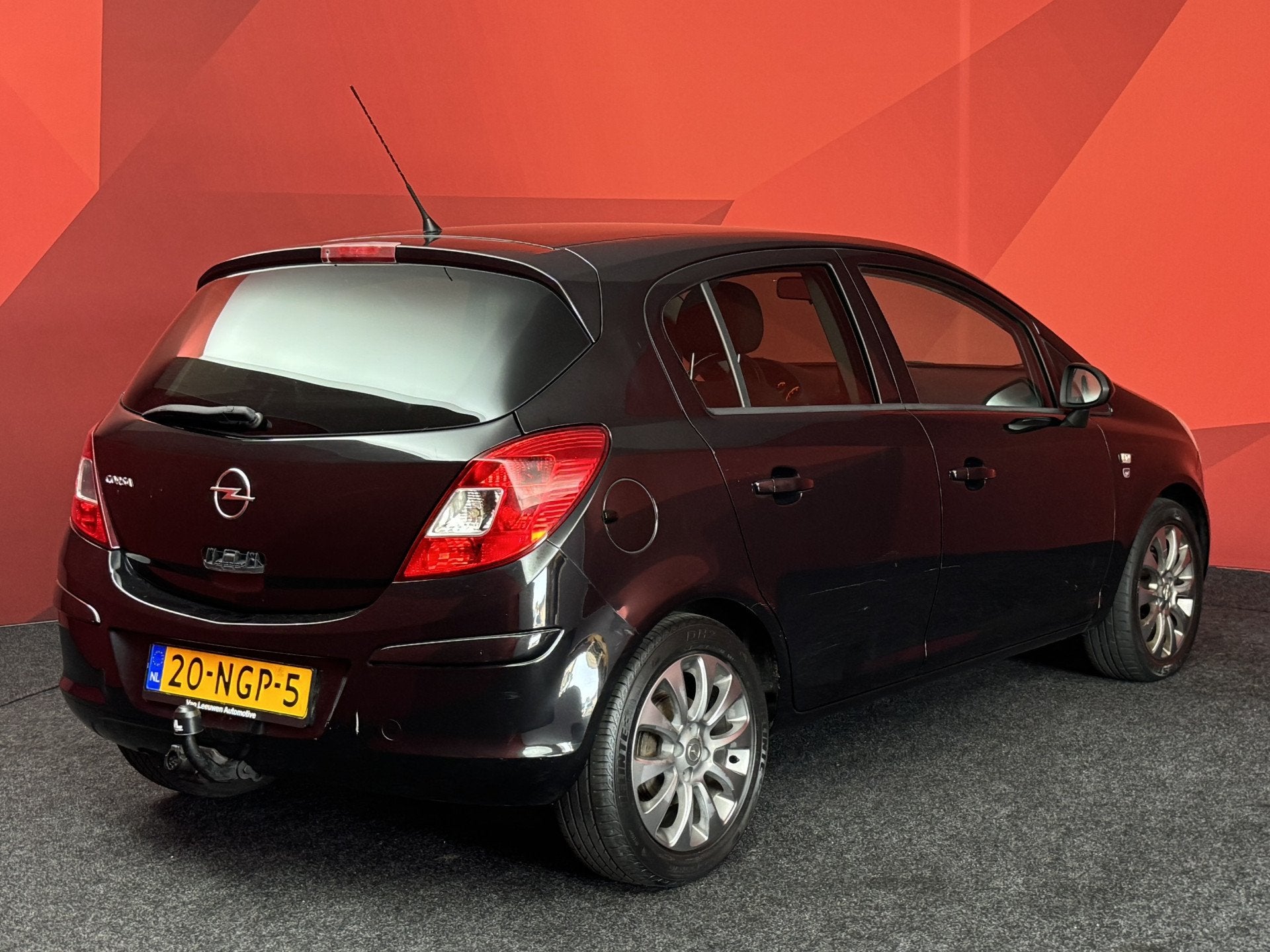 Opel Corsa 1.4-16V '111' Edition | Trekhaak | Airco | Cruise, Auto's, Voorwielaandrijving, Euro 5, Gebruikt, Zwart