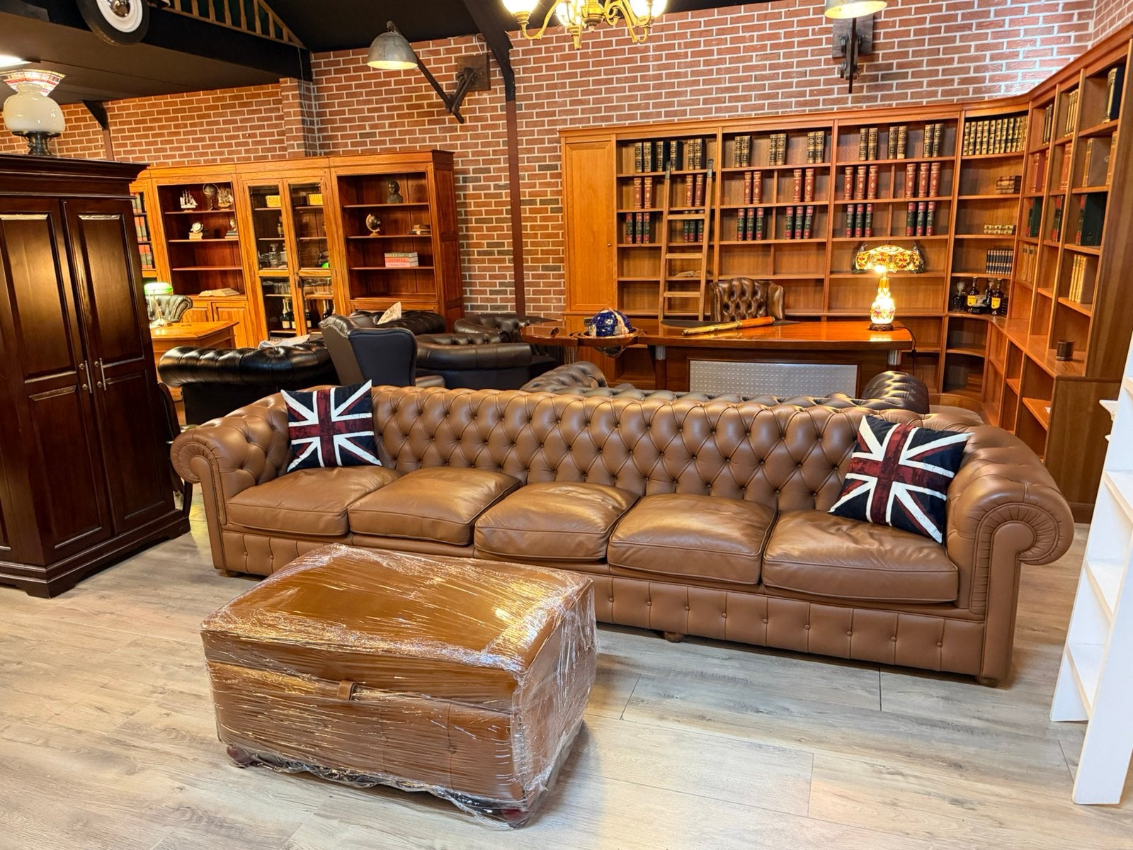 Originele XXL Chesterfield Bank | 5-Zits cognac, Ophalen, Overige maten, Info@chesterfieldjunkie.nl, 300 cm of meer