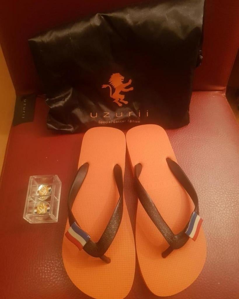 Uzurii voetbalslippers, maat 39-40, Slippers, Uzurii, Nieuw, Oranje