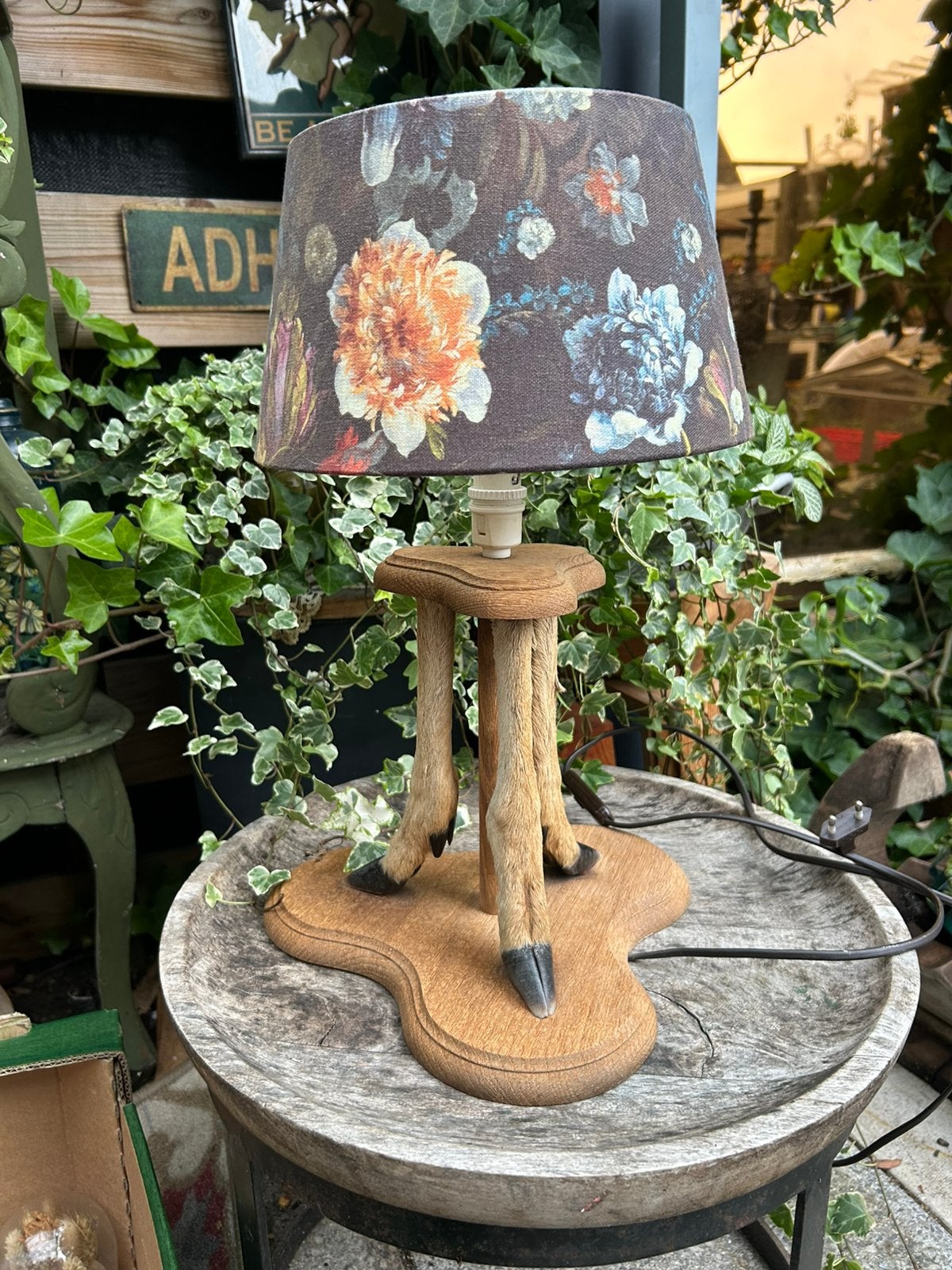 Taxidermie lamp met reeën poten., Ophalen of Verzenden