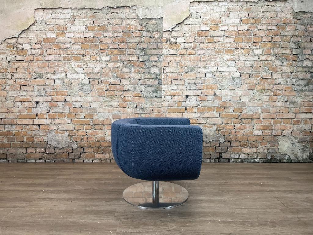 B&B Italia Tulip Armchair donkerblauw bij TheReSales, Huis en Inrichting, 75 tot 100 cm, Ophalen of Verzenden, Zo goed als nieuw