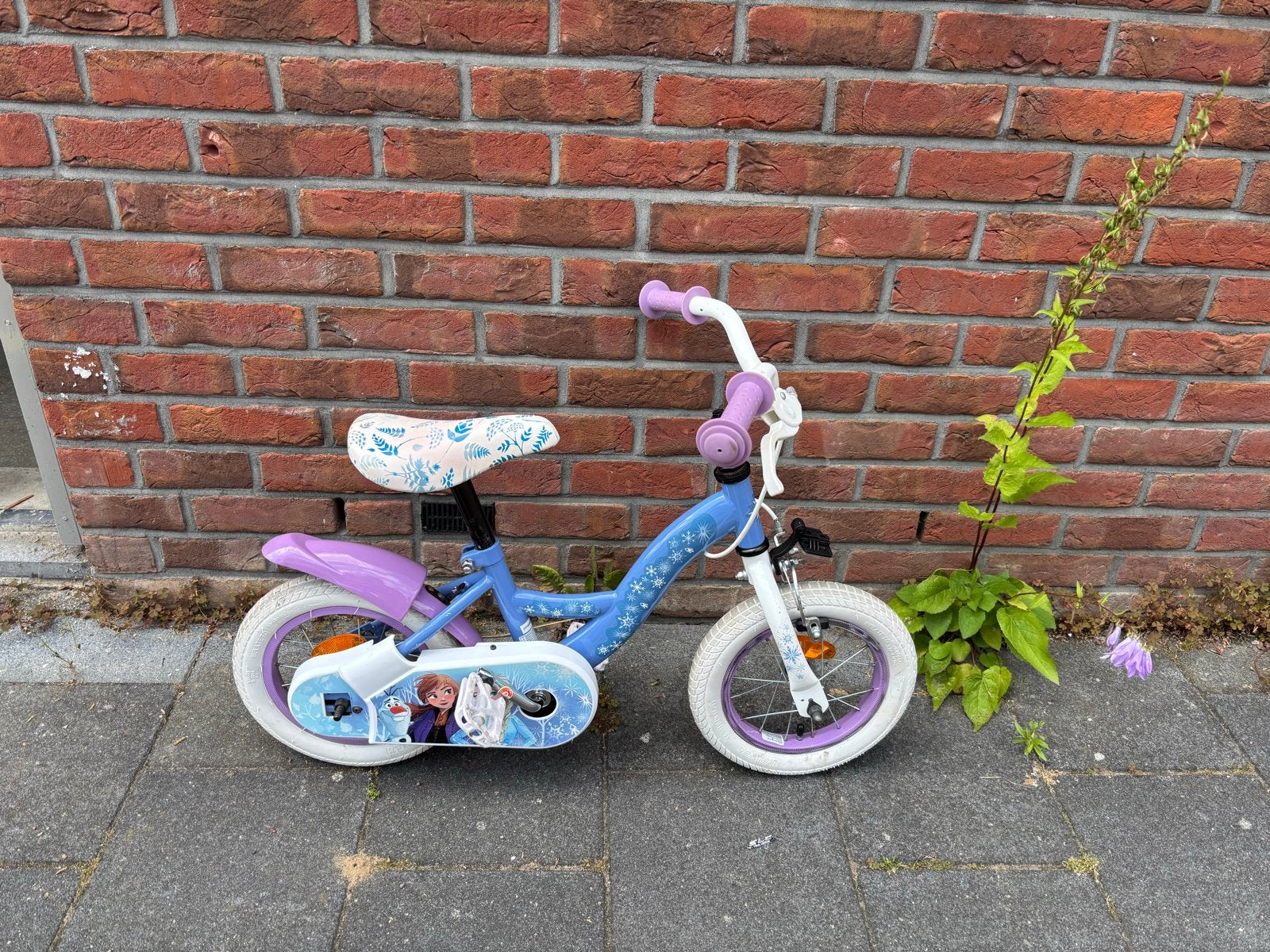 Kinderfiets Frozen 12 inch - Zo goed als nieuw, Fietsen en Brommers, Fietsen | Kinderfietsjes, Ophalen, Zo goed als nieuw, Velgrem