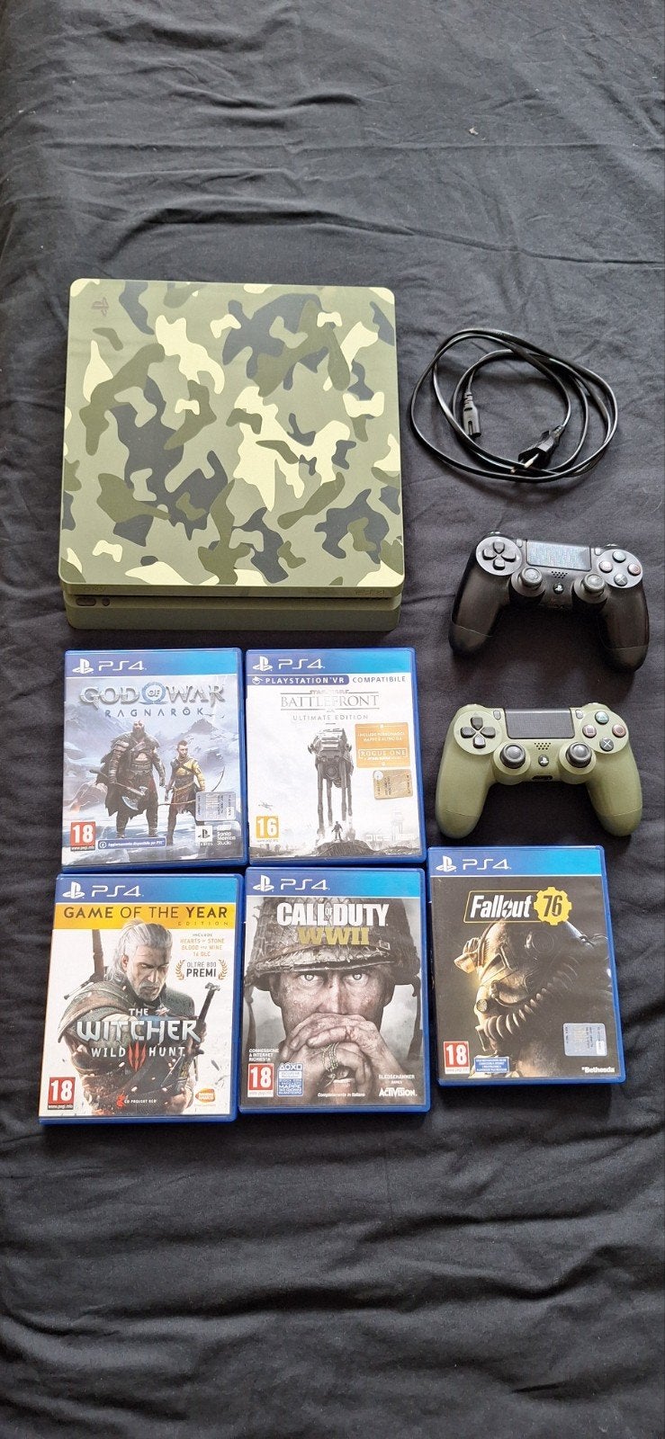 PS4 Slim Camo Editie met 5 games en 2 controllers, Ophalen, Met 2 controllers, Slim, Gebruikt