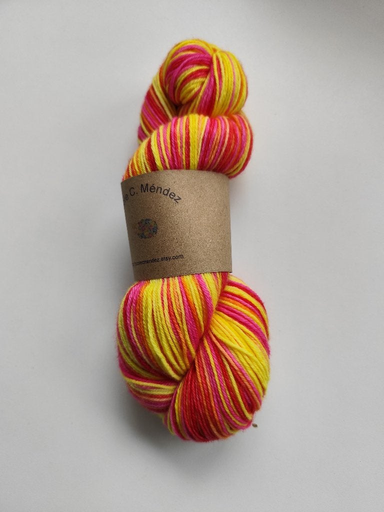 T.k. streng zelfstrepend handgeverfd garen Heatwave, Ophalen of Verzenden, Nieuw, Breien of Haken, Wol of Garen