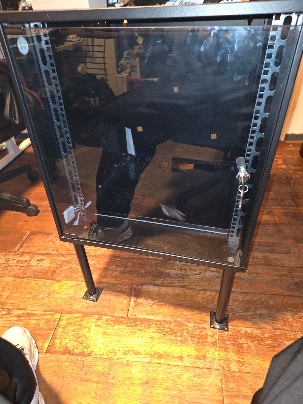 Compacte serverkast / netwerkkast met glazen deur, Ophalen, Gebruikt, Glas, Plaatstaal