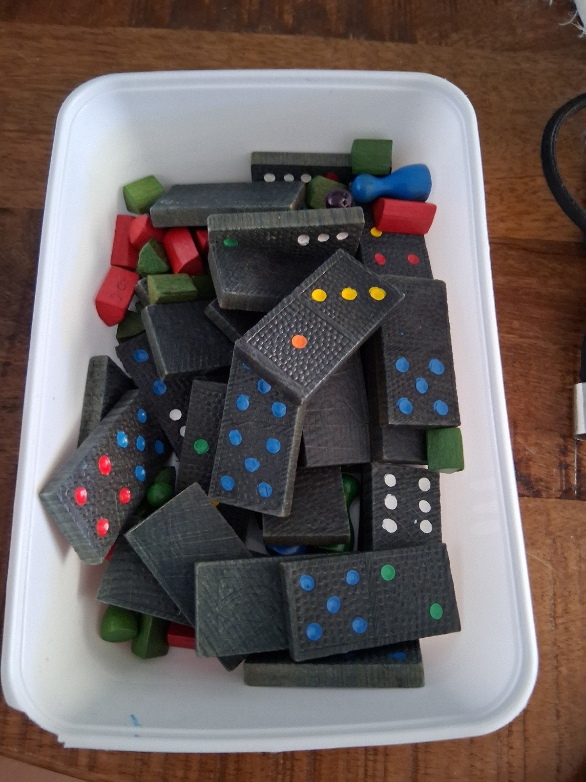 Houten dominostenen met gekleurde stippen, Een of twee spelers, Ophalen of Verzenden, Gebruikt, Onbekend