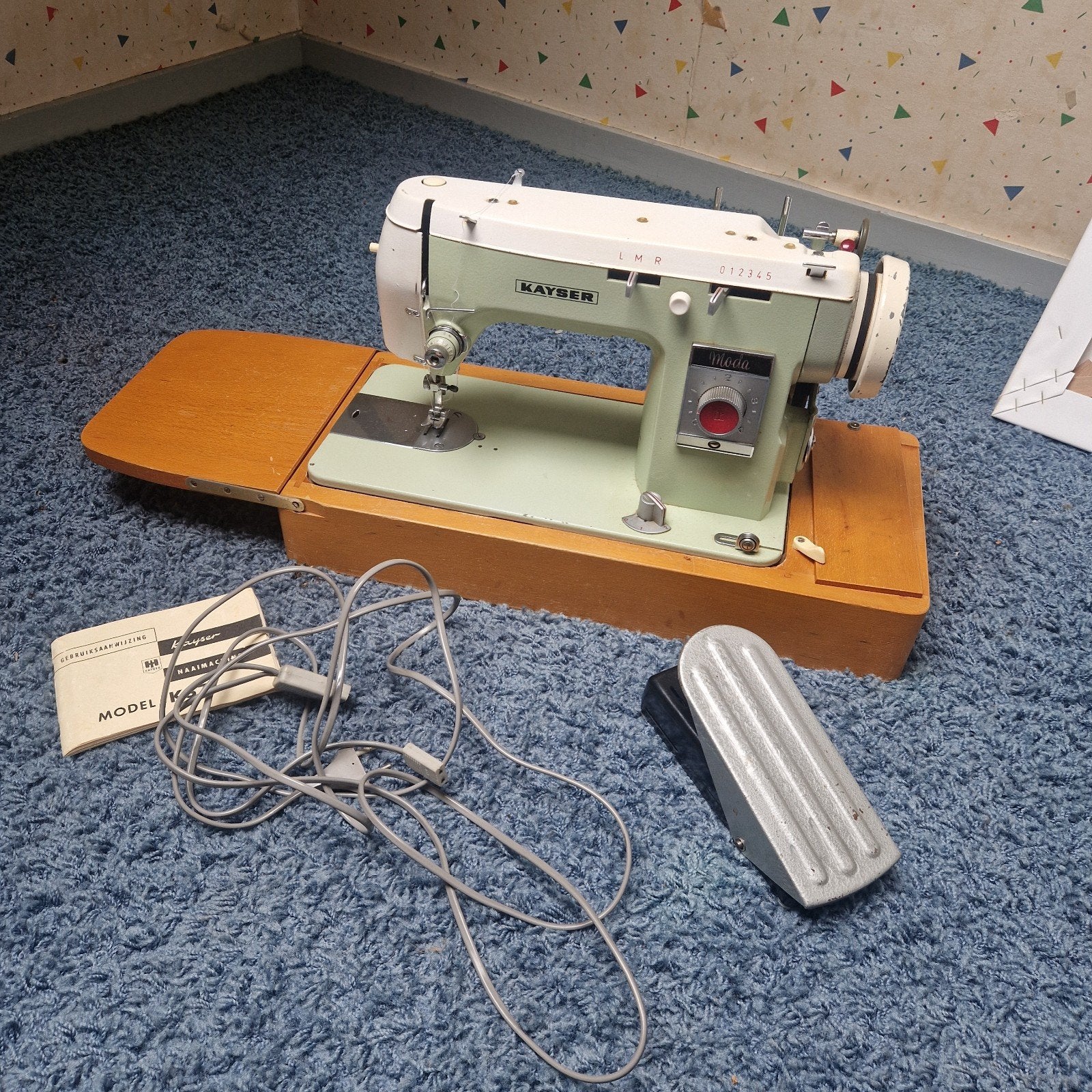Kayser moda naaimachine, Ophalen