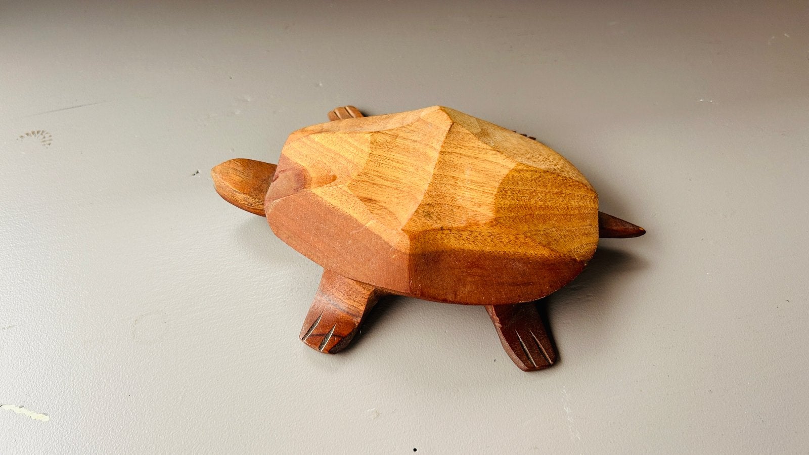 Uniek handgesneden schildpad bakje Vintagelook, Ophalen of Verzenden