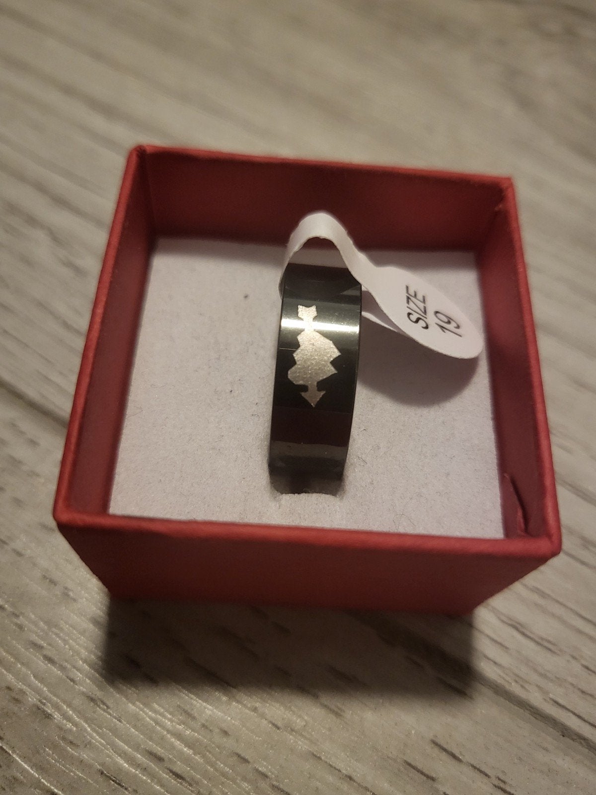 Nieuwe zwarte ring met kerstboom, maat 19, Sieraden, Tassen en Uiterlijk, Ringen, IJzer of Staal, 19 tot 20, Zwart, Nieuw