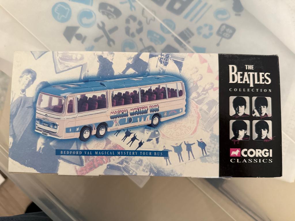 Corgi Classics The Beatles Magical Mystery Tour Bus, Overige merken, 1:50 of kleiner, Overige typen, Ophalen of Verzenden
