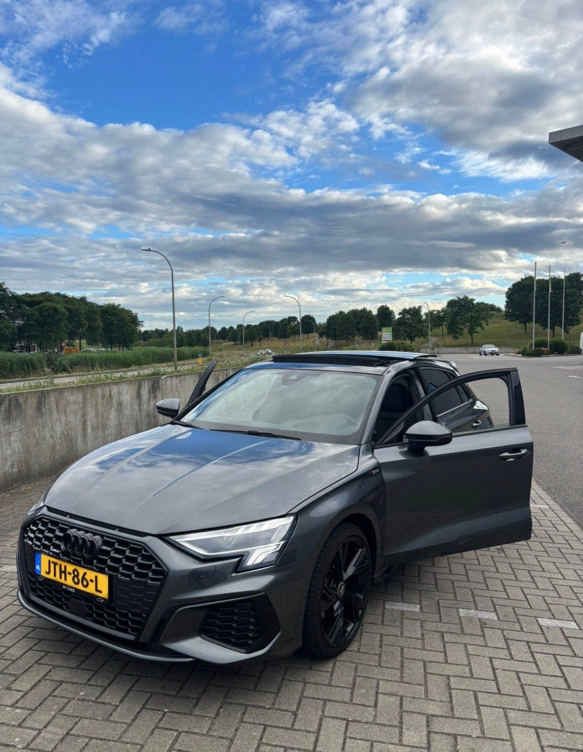 Audi A3 40 Tfsi e 204pk Phev S-tronic 2022 Grijs, Auto's, 1525 kg, 4 cilinders, Leder en Stof, Plug-in hybride