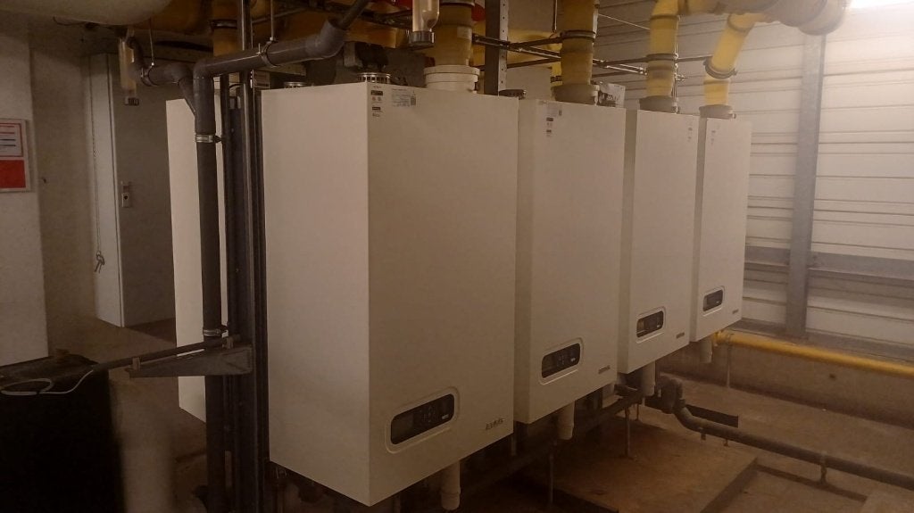 atag cascadeset 550 kw, Gebruikt, Aardgas, Terugslagbeveiliging (TTB), 6 t/m 10 jaar oud