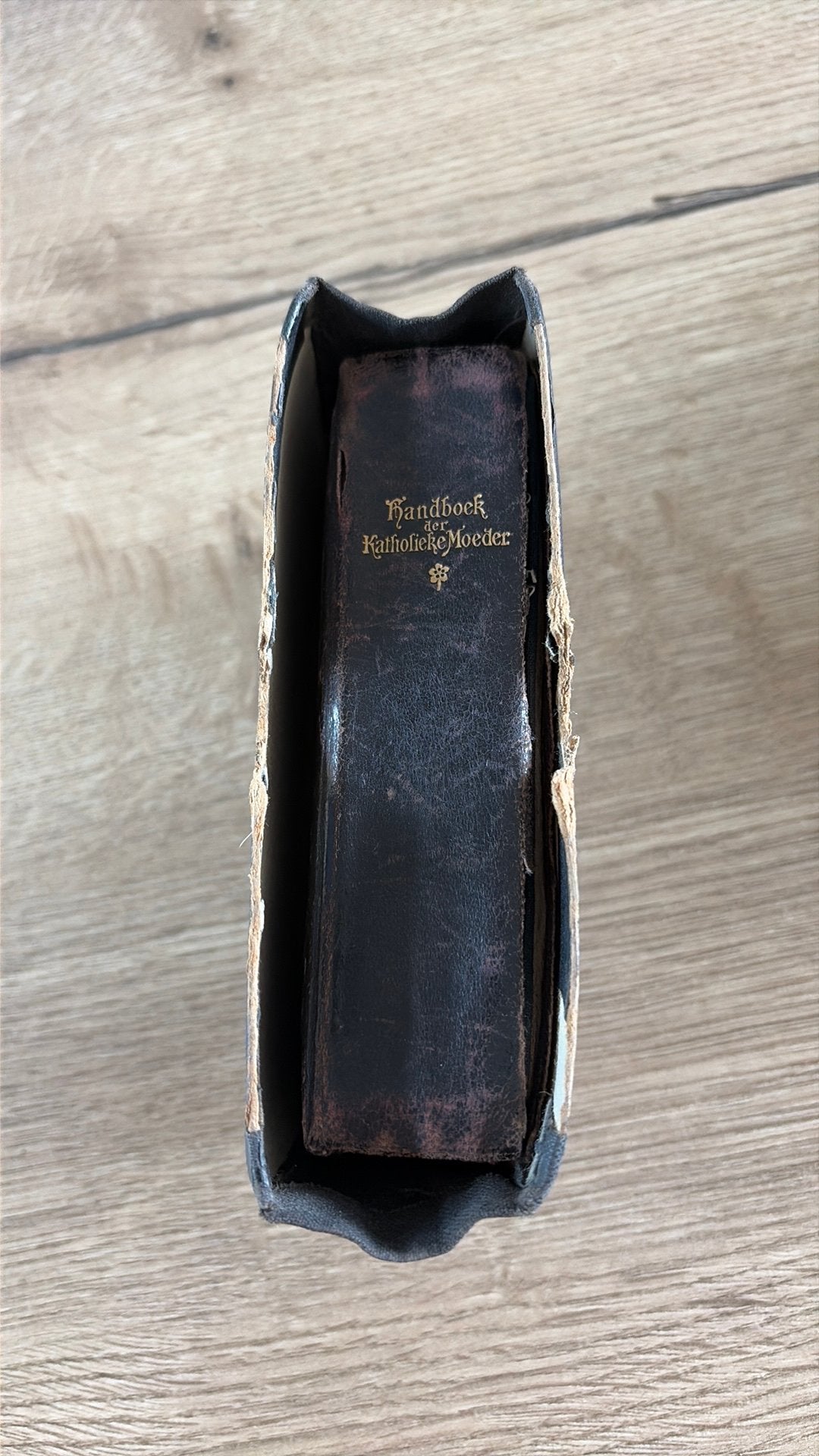 Oud Handboek voor Katholieke Moeder - Antiek Boek, Ophalen of Verzenden