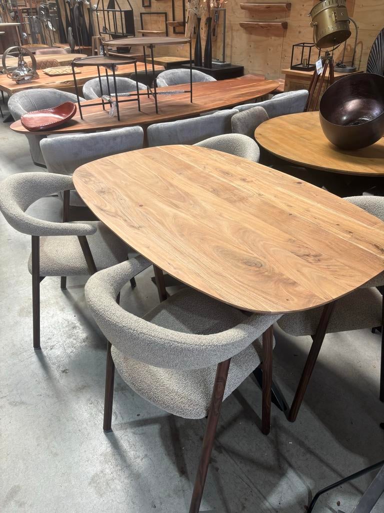 Mooie acacia eettafel 160x100 cm