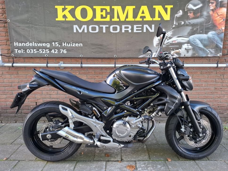 SUZUKI SFV 650 GLADIUS ABS (bj 2015) SFV650 9000 Km topstaat, Motorrijbewijs A, Bedrijf, Onbekend, Meer dan 35 kW