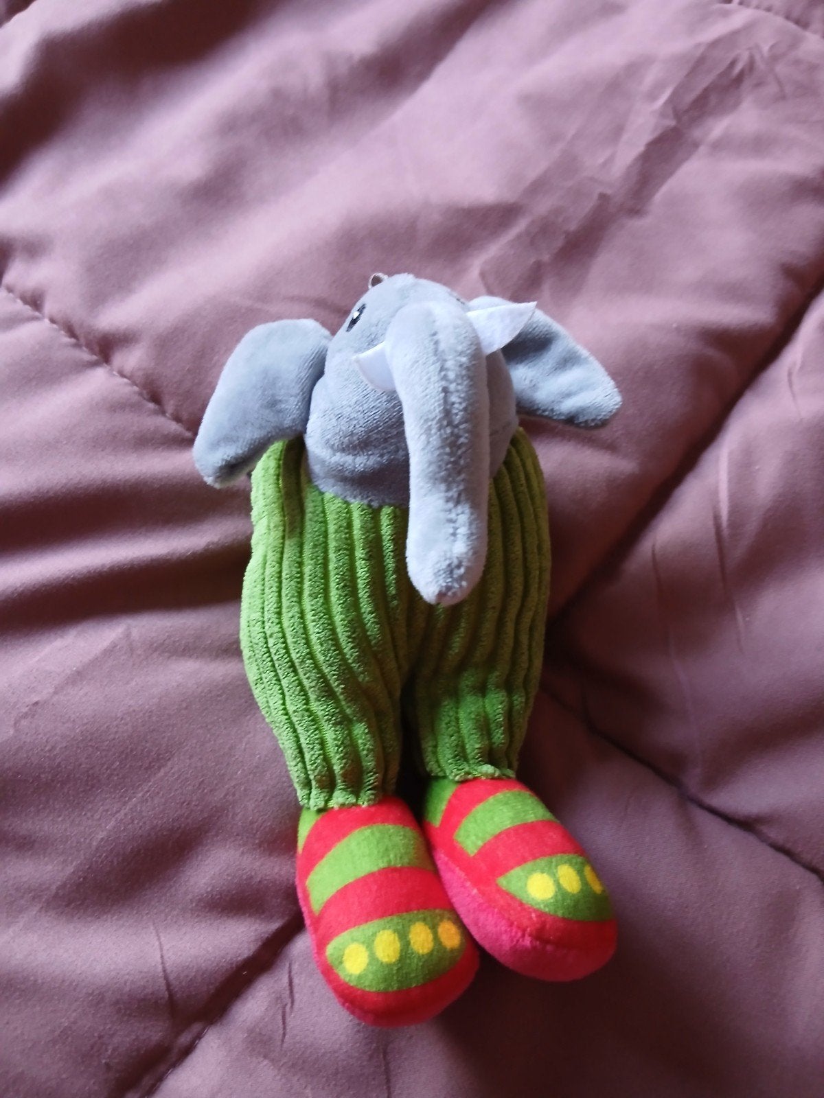 Leuke olifant knuffel met groene broek en rode schoenen, Ophalen, Zo goed als nieuw, Olifant