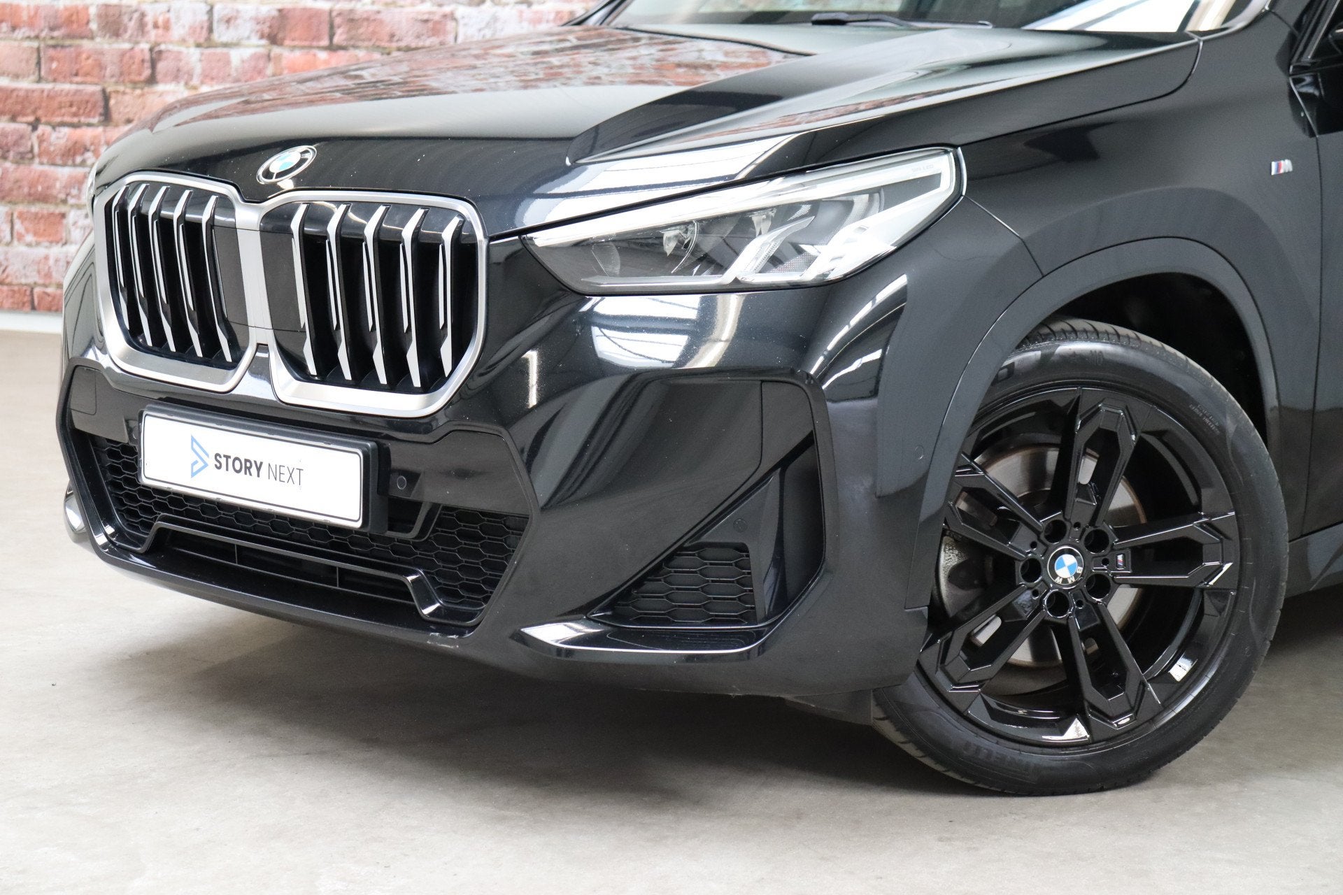 BMW X1 sDrive20i Executive M Sport Pakket Automaat / Connect, Dealer onderhouden, 1525 kg, 156 pk, Zwart