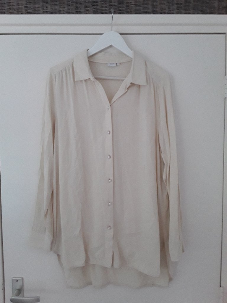 Numph Beige Blouse Met Dots Maat 40, Kleding | Dames, Maat 38/40 (M), Beige, Ophalen of Verzenden, Zo goed als nieuw