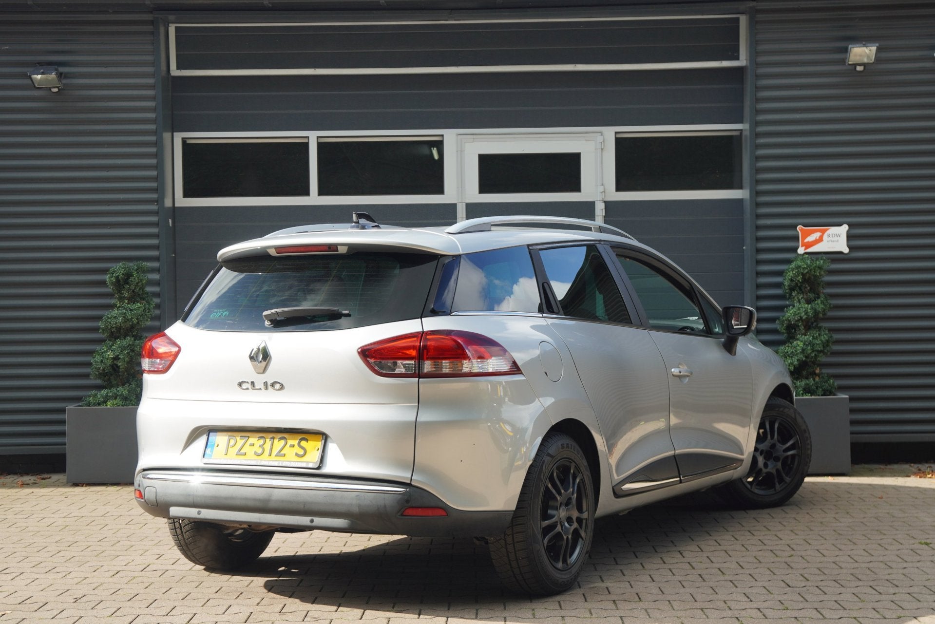 Renault Clio Estate 1.2 GT AUTOMAAT NAVI KEYLESS PDC LED CLI, Auto's, Stof, 615 kg, 19 km/l, 57 €/maand