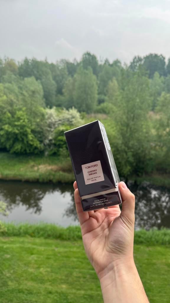 TOM FORD Cherry Smoke 100 ML, Sieraden, Tassen en Uiterlijk, Uiterlijk | Parfum, Ophalen of Verzenden, Zo goed als nieuw