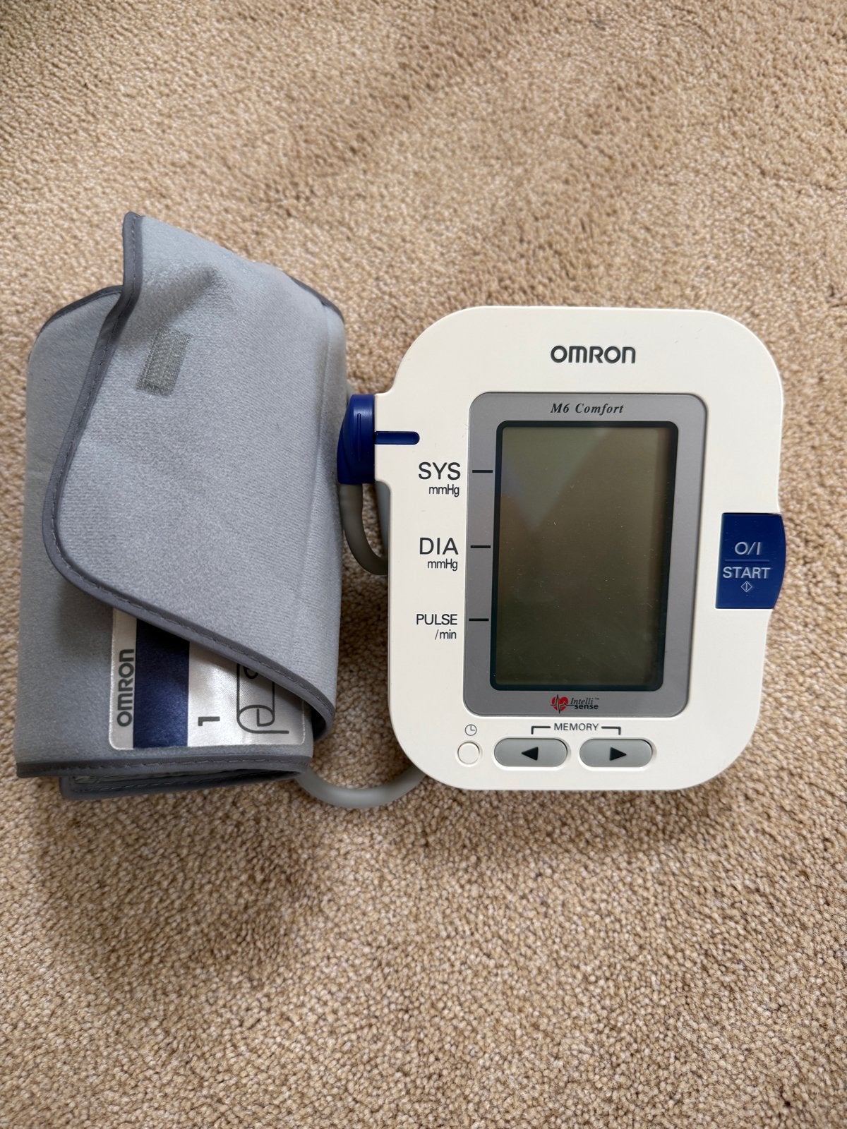 Omron M6 Comfort Bloeddrukmeter met manchet en hoes, Verzenden, Zo goed als nieuw, Overige typen