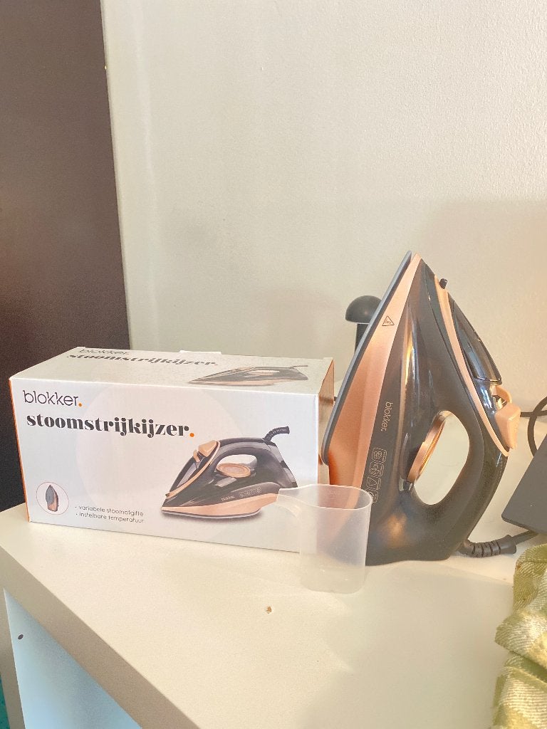 Iron (barely used), Ophalen, Zo goed als nieuw, Strijkijzer met snoer