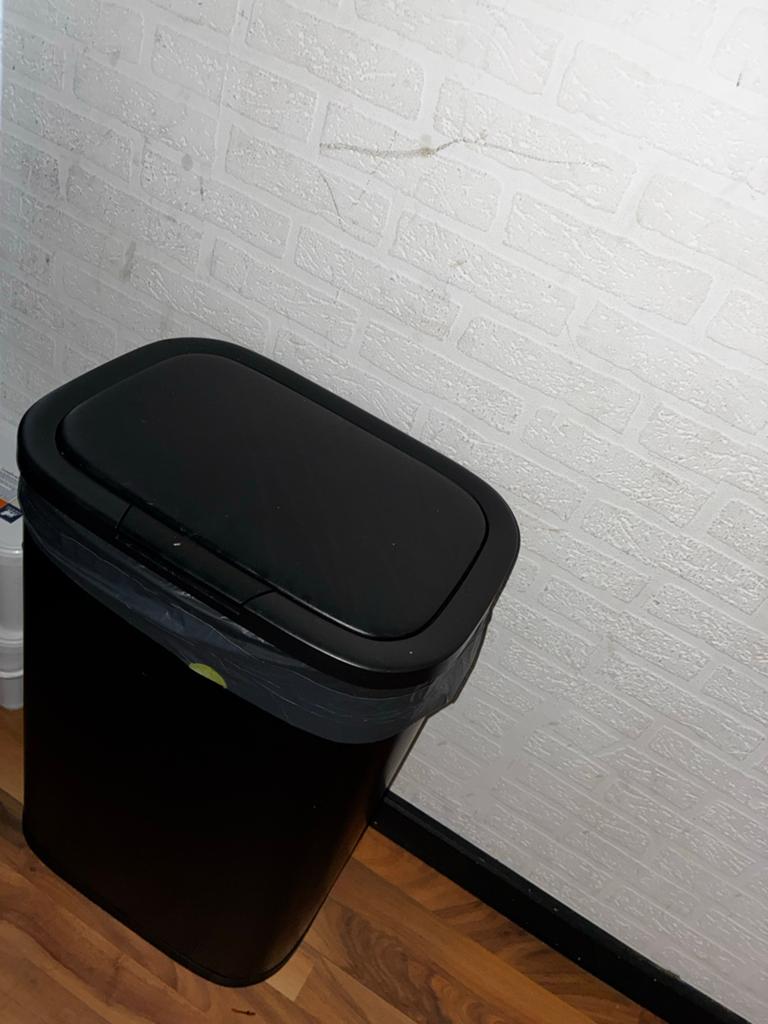 Zwarte prullenbak met click syteem, 20 tot 30 liter, Ophalen, Zo goed als nieuw, Kunststof