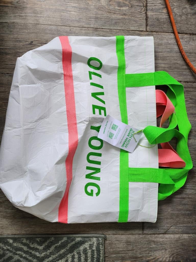 Grote Olive Young Shopper Tas - Wit met Groen/Roze accenten, Ophalen of Verzenden, Roze, Shopper