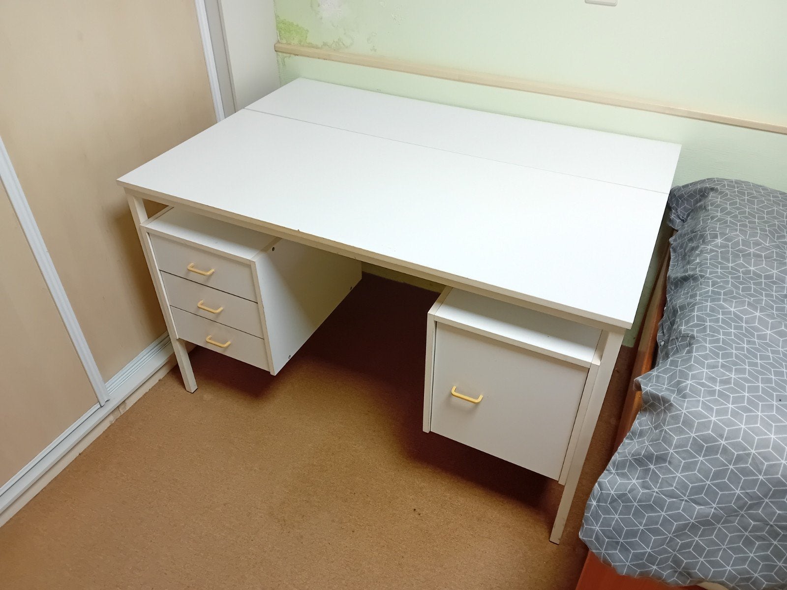 Bureau 3 laden + kastje, Gebruikt, 120 cm, Met lades, Spaanplaat of MDF