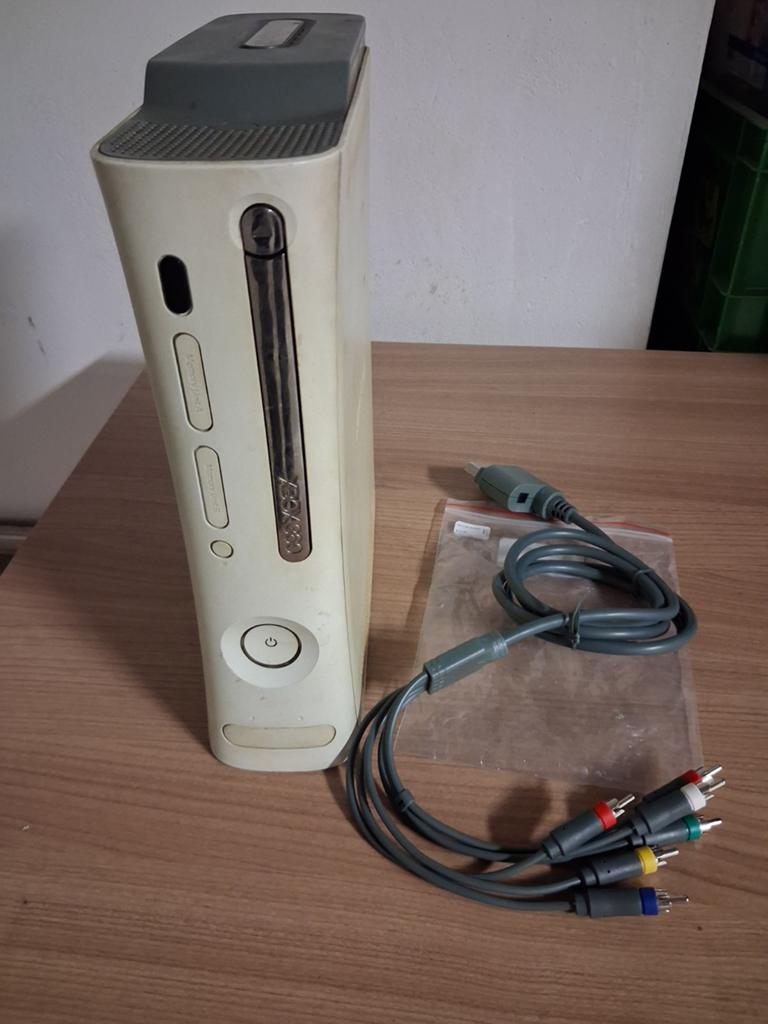 Xbox 360 met AV-kabel, Spelcomputers en Games, Spelcomputers | Xbox 360, Ophalen, Zonder controller