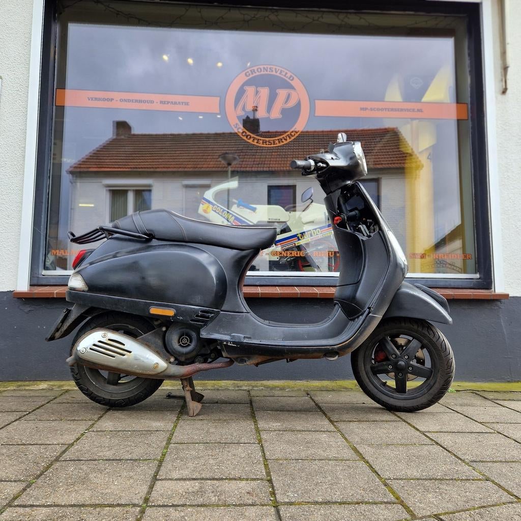 Te koop vespa lx 45km 4t MET SCHADE!
Scooter start en rijdt, Fietsen en Brommers, Scooters | Vespa, Gebruikt, Vespa LX, Benzine