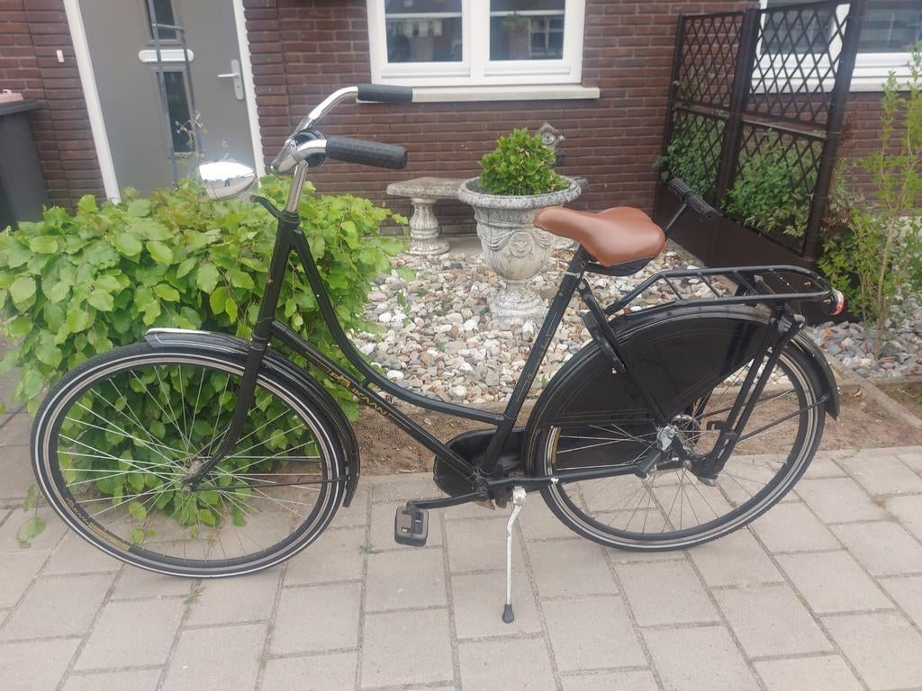 Mooie omafiets met goede banden (ketting reparatie nodig), Fietsen en Brommers, Fietsen | Dames | Omafietsen, Ophalen of Verzenden