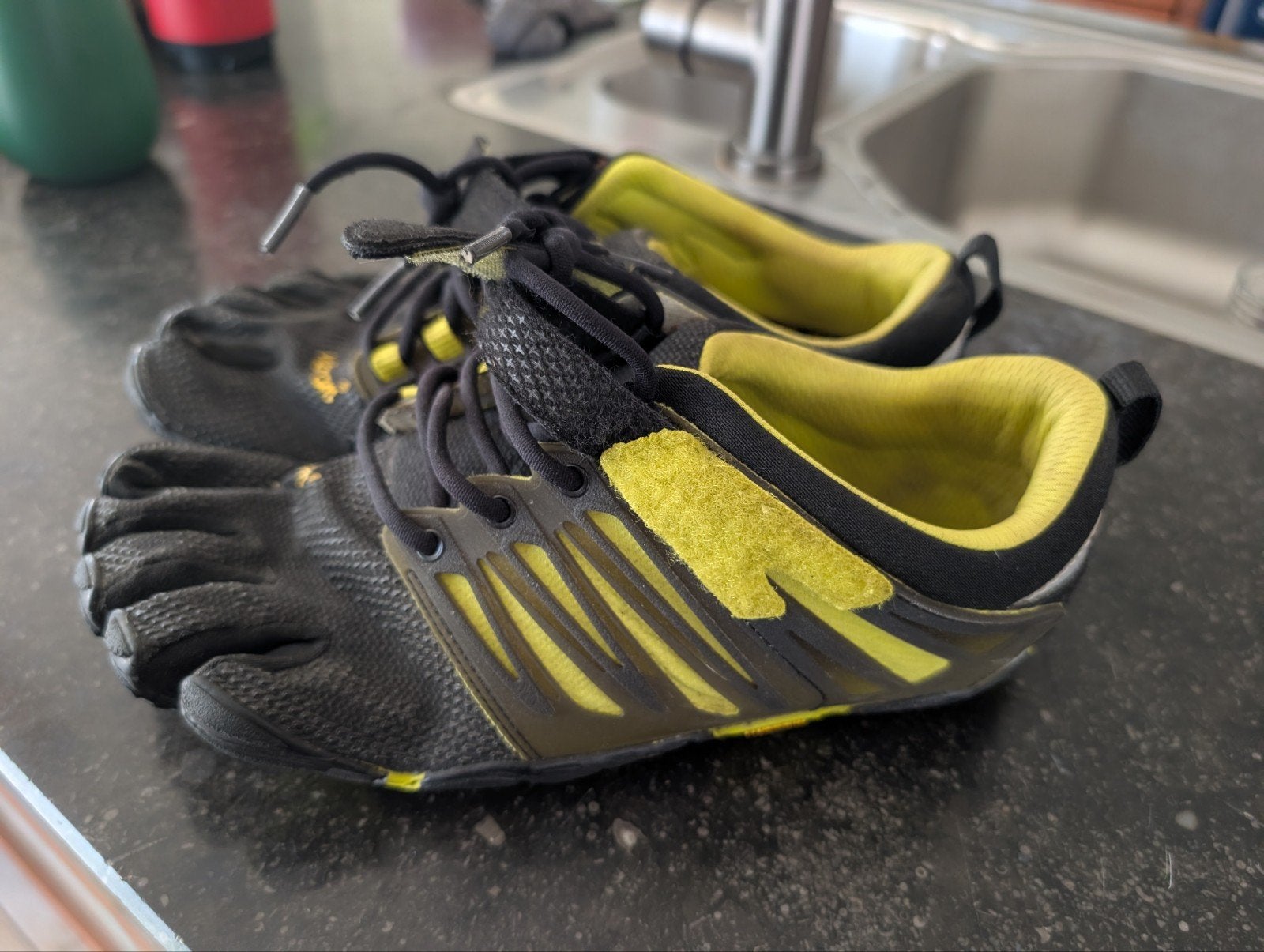 Vibram fivevingers maat 40, Kleding | Heren, Schoenen, Zo goed als nieuw, Zwart, Ophalen of Verzenden