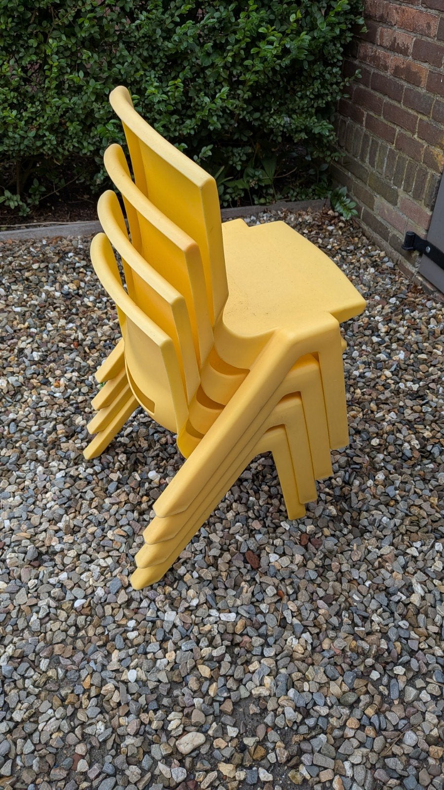 Vier gele kinderstoeltjes (plastic), Tuin en Terras, Ophalen, Gebruikt, Plastic