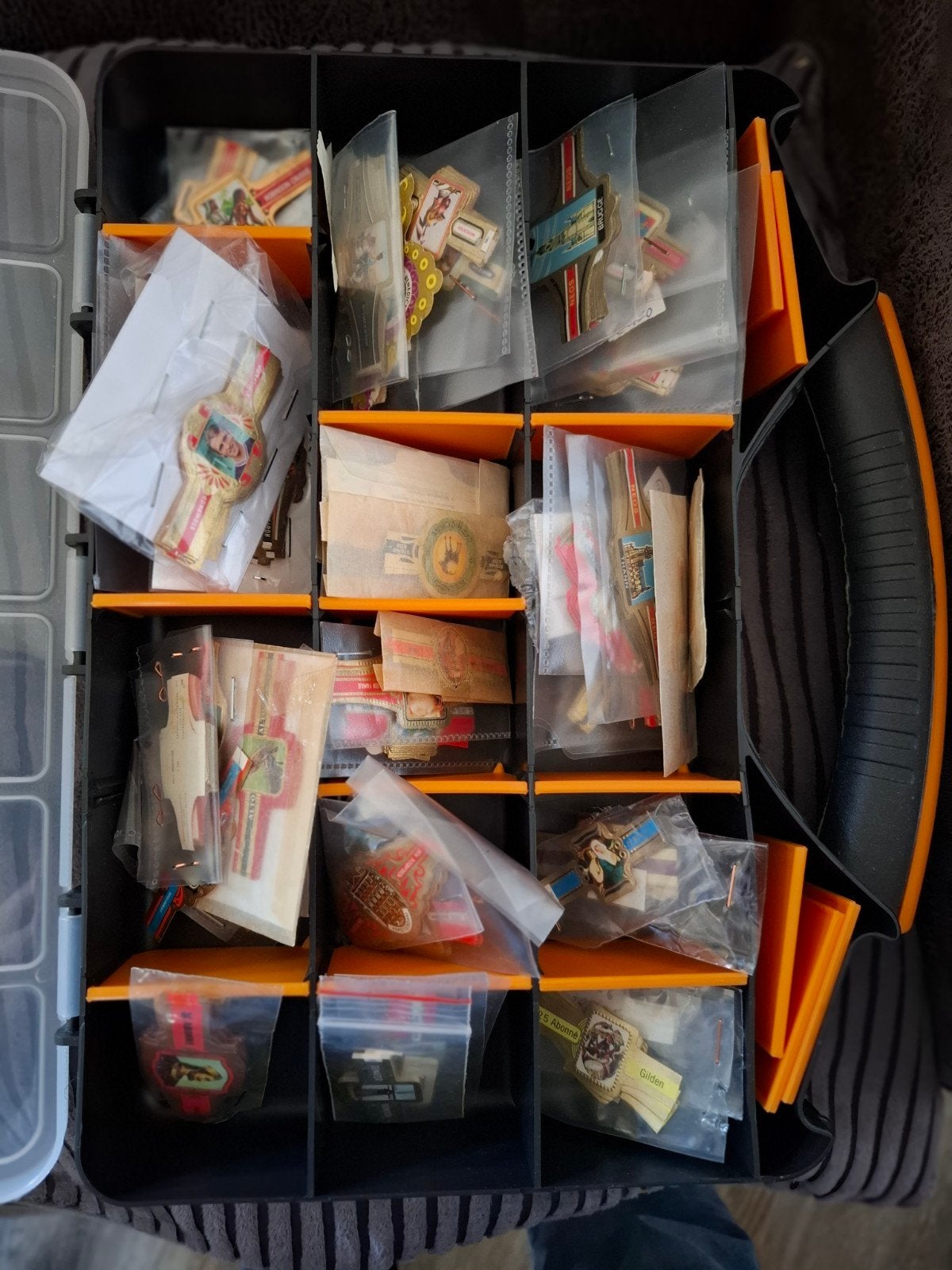 Grote verzameling sigarenbandjes in 11 albums en koffer, Verzamelen, Ophalen of Verzenden