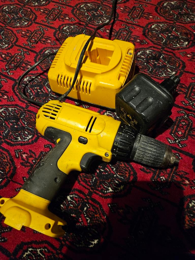 DeWalt Accuboormachine met oplader - Gebruikt, Ophalen, Gebruikt, Variabele snelheid, Boor- en Schroefmachine