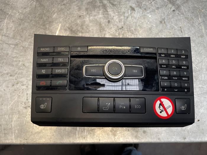 Radio van een Mercedes E-Klasse, Gebruikt, -, Ophalen of Verzenden, -