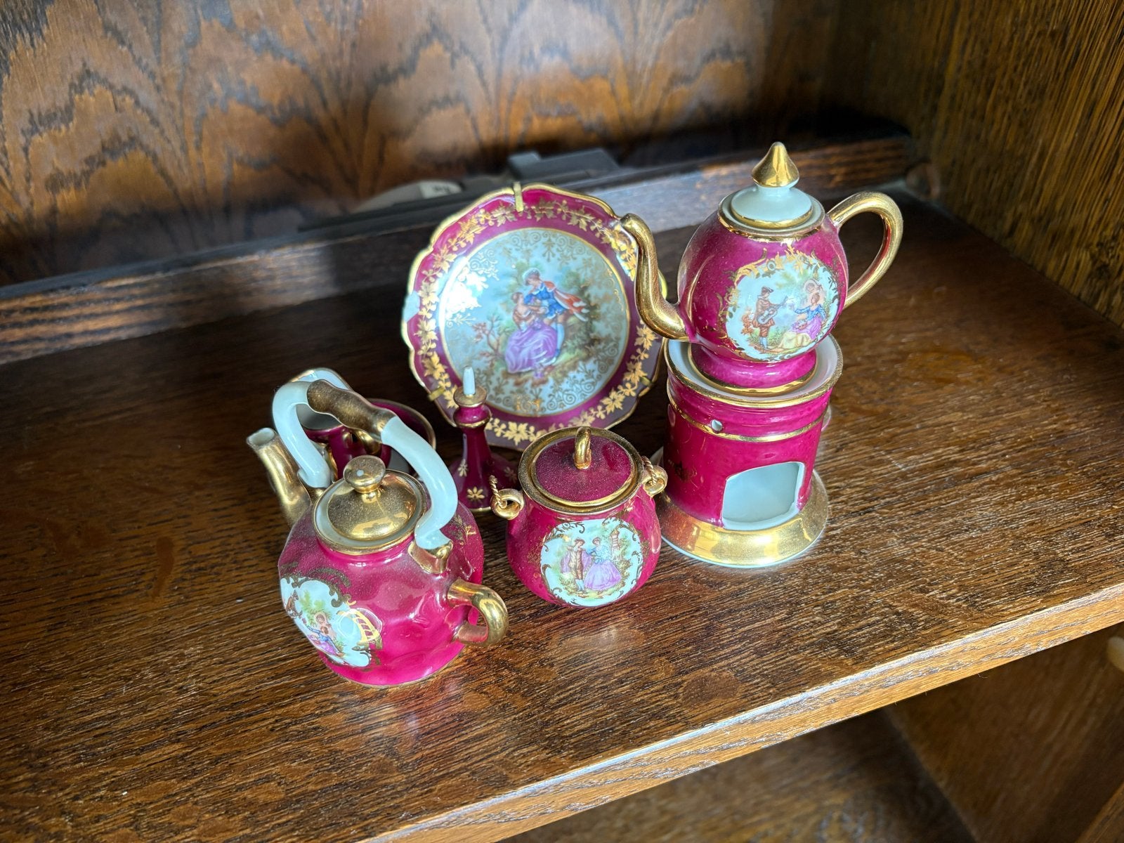 Limoges Miniatuur theeservies rood met gouden details, Antiek en Kunst, Antiek | Porselein, Ophalen