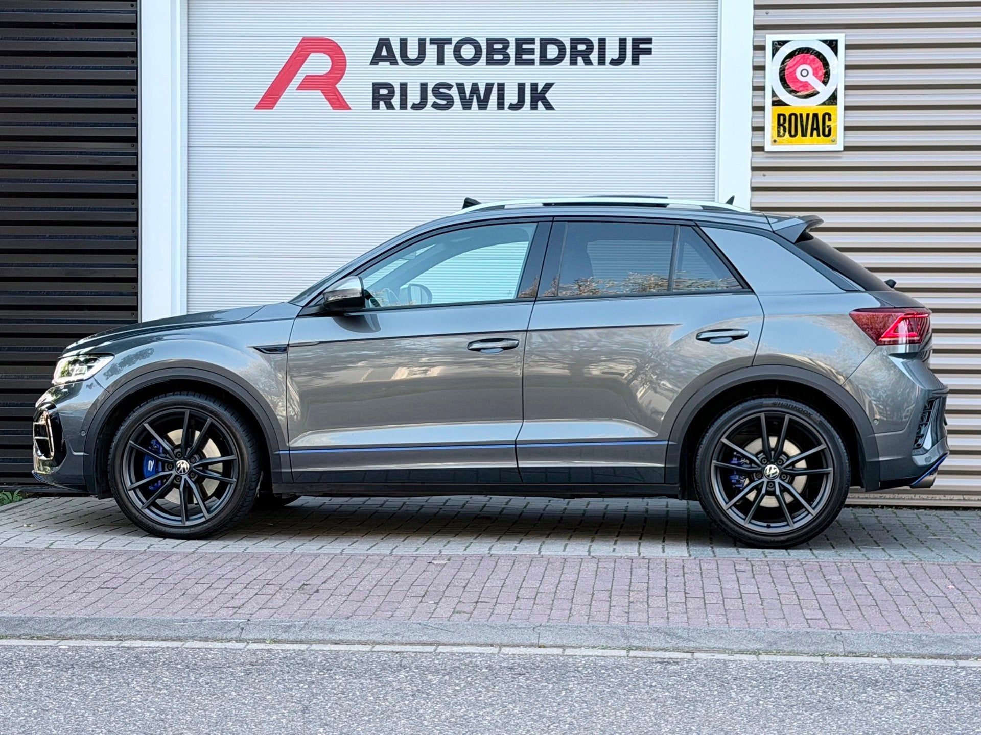 Volkswagen T-ROC 2.0 TSI 4Motion R Akra/Memory/Pano/IQ.Light, Auto's, Dealer onderhouden, Gebruikt, Euro 6, 4 cilinders