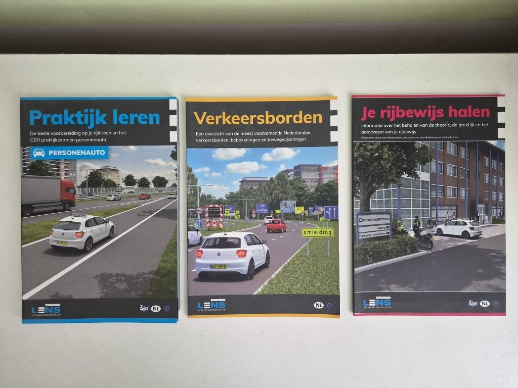 Rijbewijs boeken set - Auto en Bromfiets, Ophalen, Zo goed als nieuw, LENS