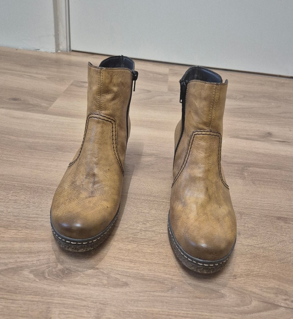 Enkellaars Rieker, maat 40, Bruin, Lage of Enkellaarzen, Ophalen of Verzenden, Zo goed als nieuw