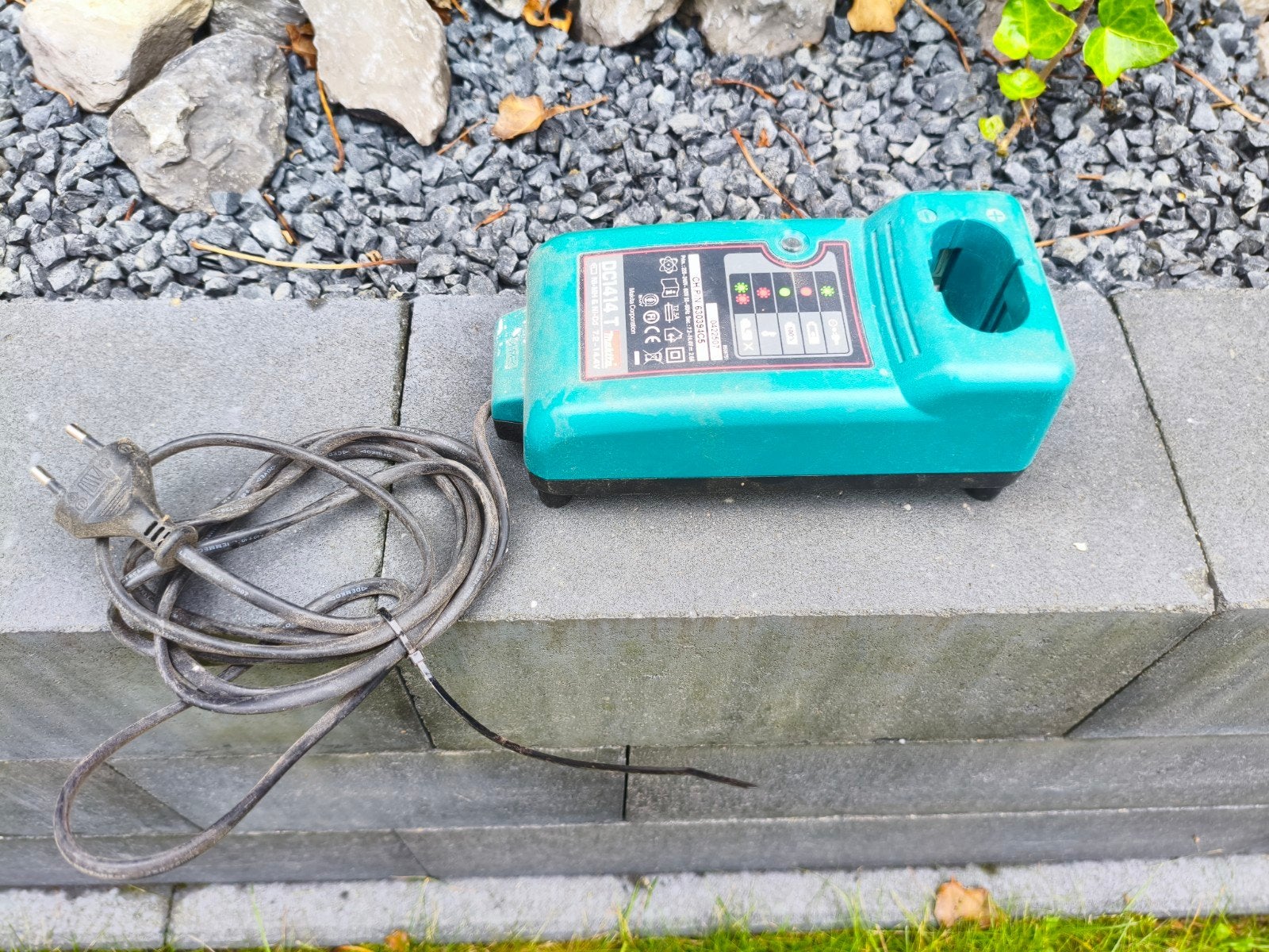 Makita DC1414 T Acculader voor Ni-MH & Ni-Cd 7.2-14.4V, Doe-het-zelf en Verbouw, Ophalen of Verzenden, Zo goed als nieuw