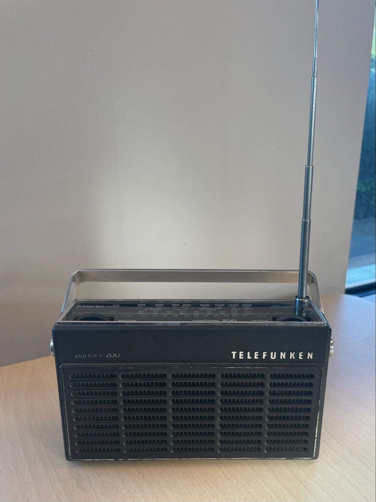 Vintage, Retro, Telefunken Partner 200 Draagbare Radio, Ophalen of Verzenden, Gebruikt, Radio