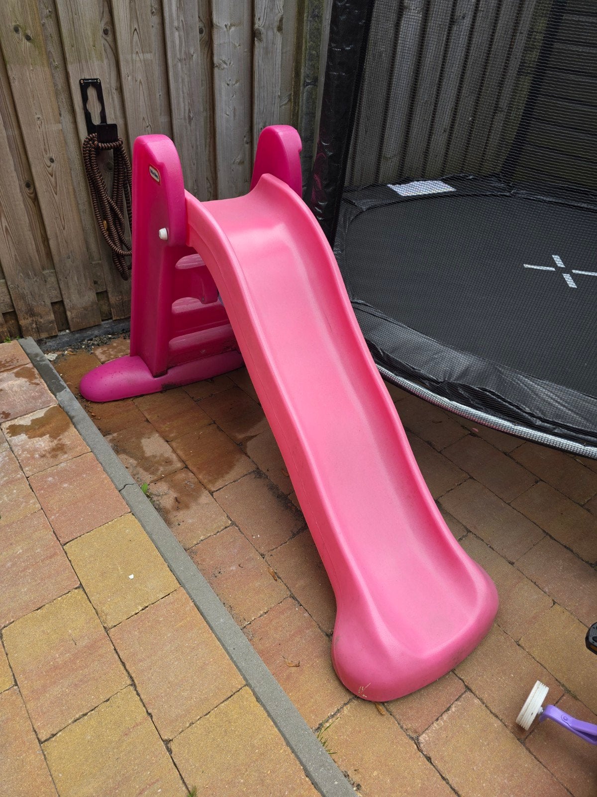 Roze little tikes glijbaan, Kinderen en Baby's, Speelgoed | Buiten | Speeltoestellen, Ophalen, Zo goed als nieuw, Glijbaan